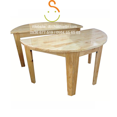 Hình ảnh 2 chiếc bàn gỗ thông bán nguyệt ghép vào nhau tạo thành bàn tròn