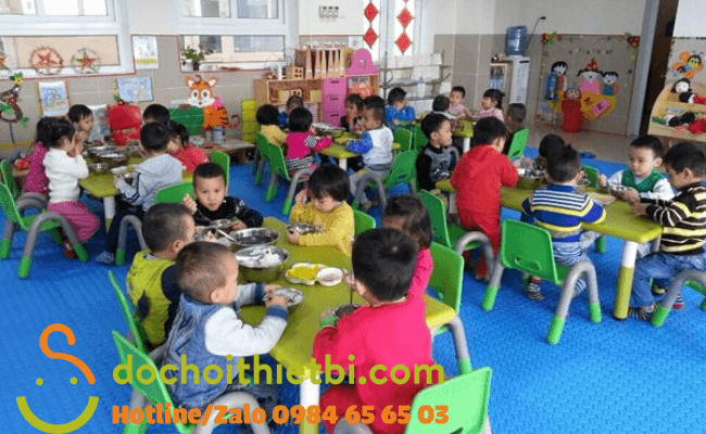 Các trường mầm non đóng cửa hết bàn ghế thanh lý nốt cho trẻ con  Mua  sắm Tổng Hợp tại Hà Nội  29722739