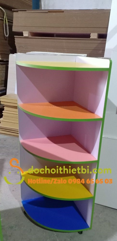 Giá đồ chơi mầm non góc
